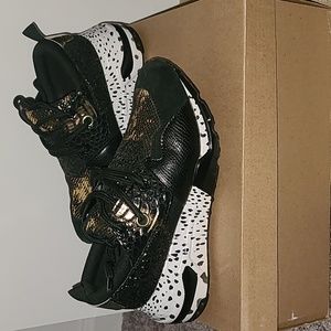 Steve Madden tennis shoes